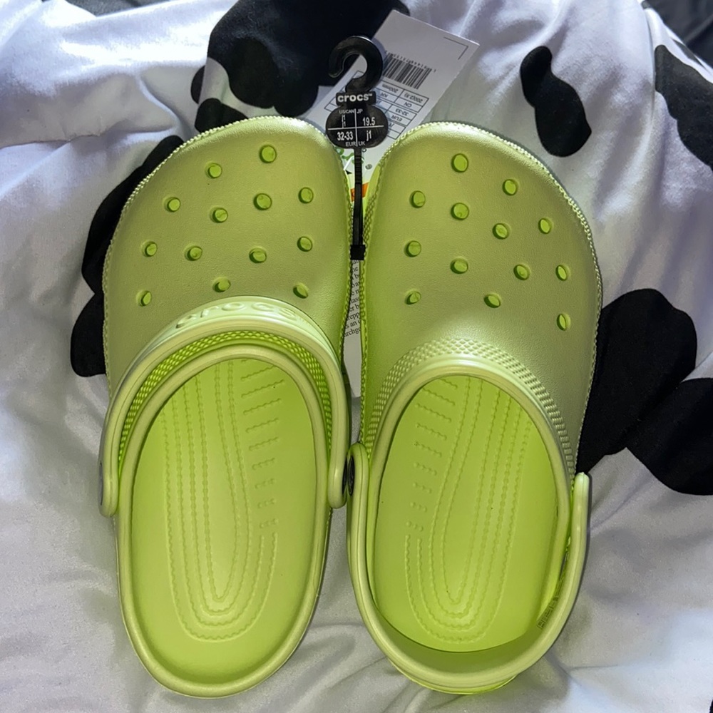 neon yellow crocs
